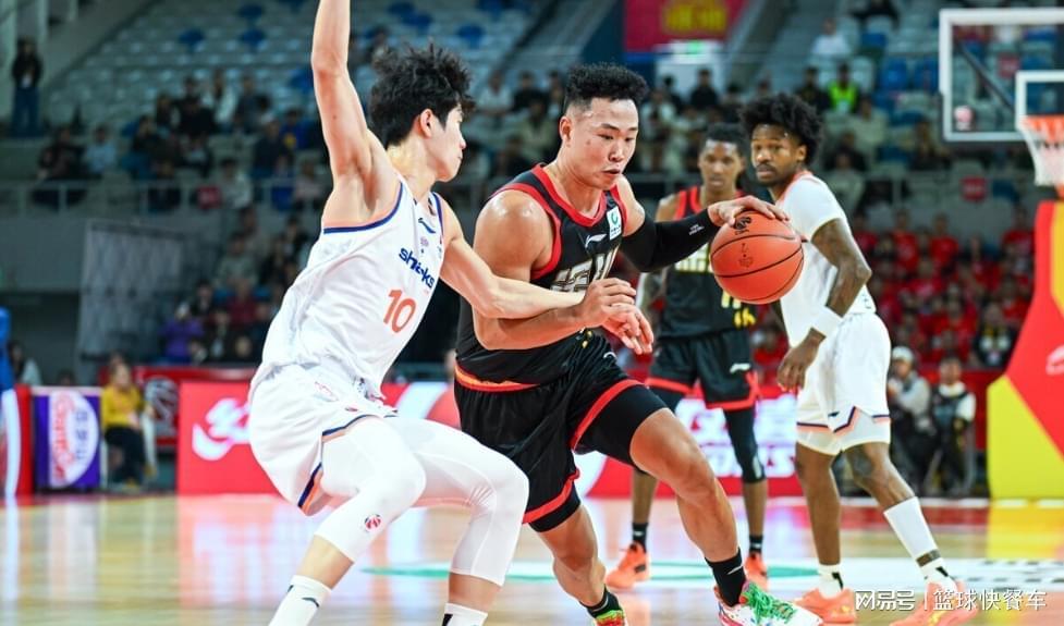 华体会网址-CBA第一黑马横空出世！连斩北京上海杀疯了：辽篮恐遭他们双杀？